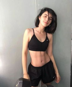 泰国第一美人Mai穿收腰铠甲裙秀小蛮腰，网友盛赞 身材绝了！引领健身休闲新风尚